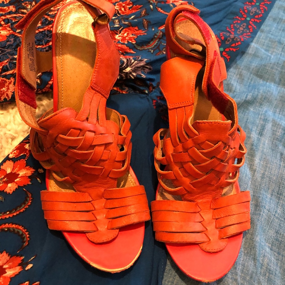 Clark’s Coral Wood and Leather Adjustable Sandals
